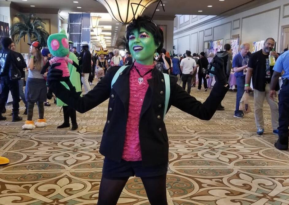 见男孩坐窗边流泪好心邻居接连报警‘PG电子官方’(图3) PG电子官方